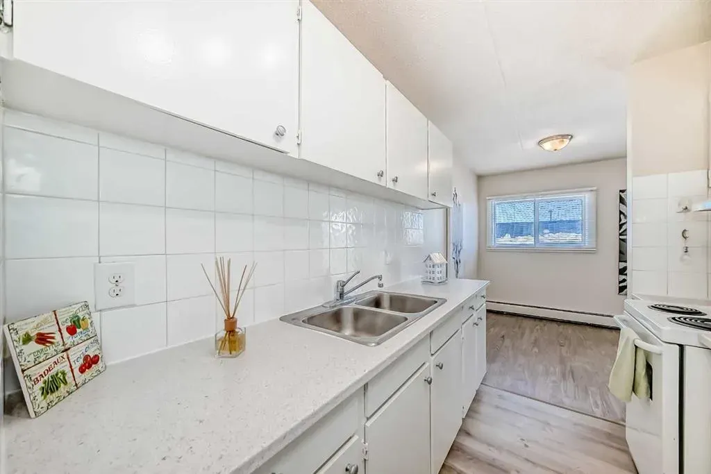 319 2 Avenue #402