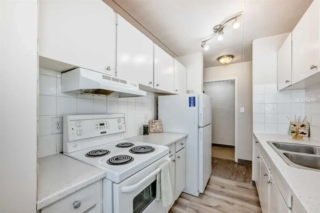 319 2 Avenue #402