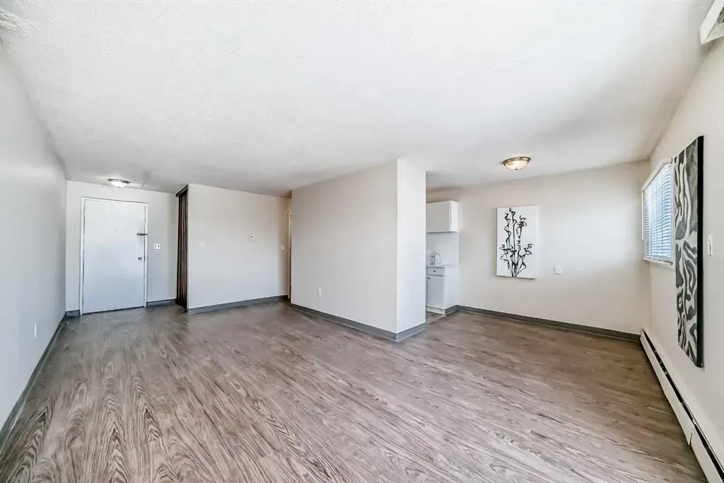 319 2 Avenue #402