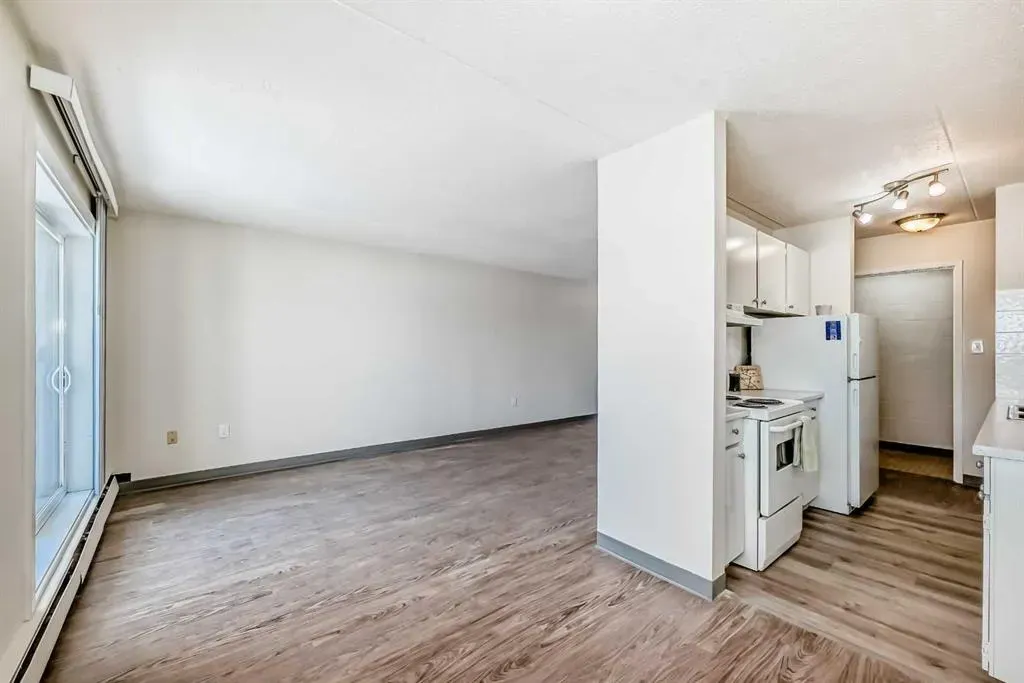 319 2 Avenue #402