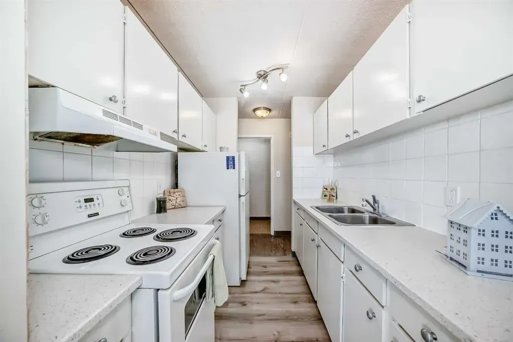 319 2 Avenue #402