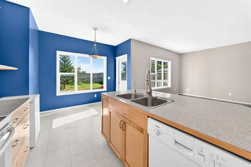 16 Royal Birch Rise NW