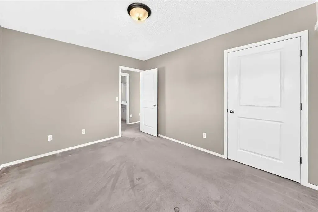 16 Royal Birch Rise NW