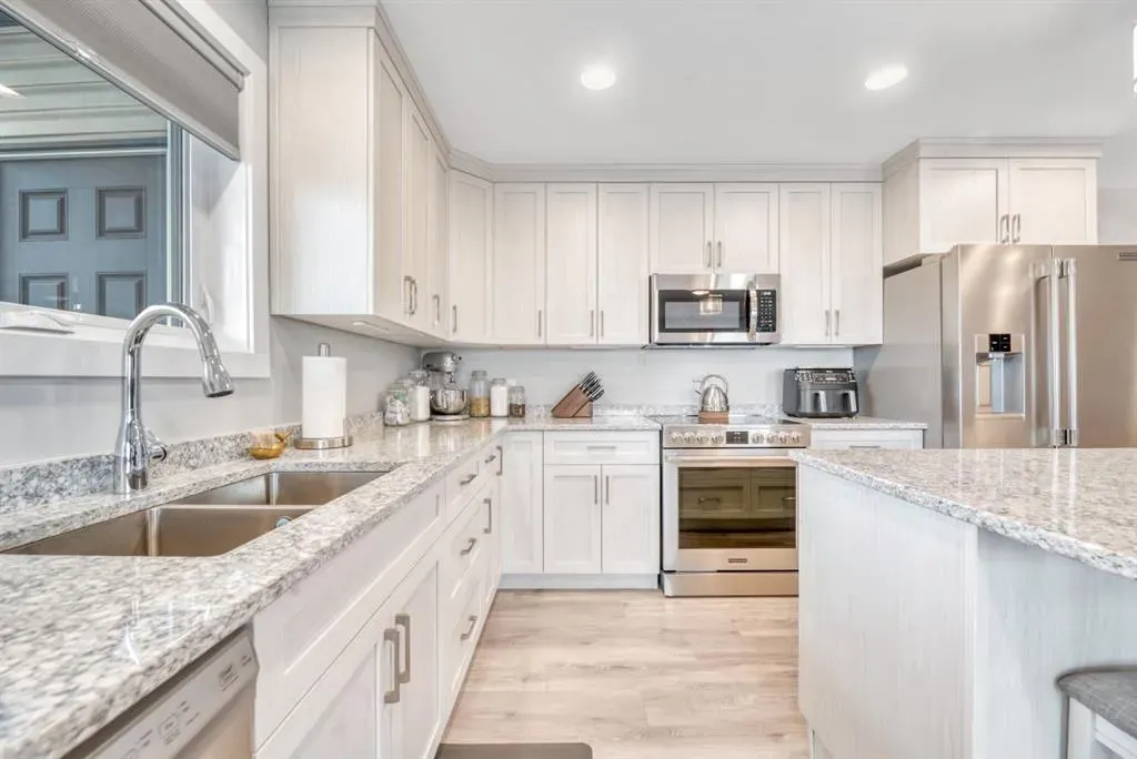404 1 Avenue SE #407