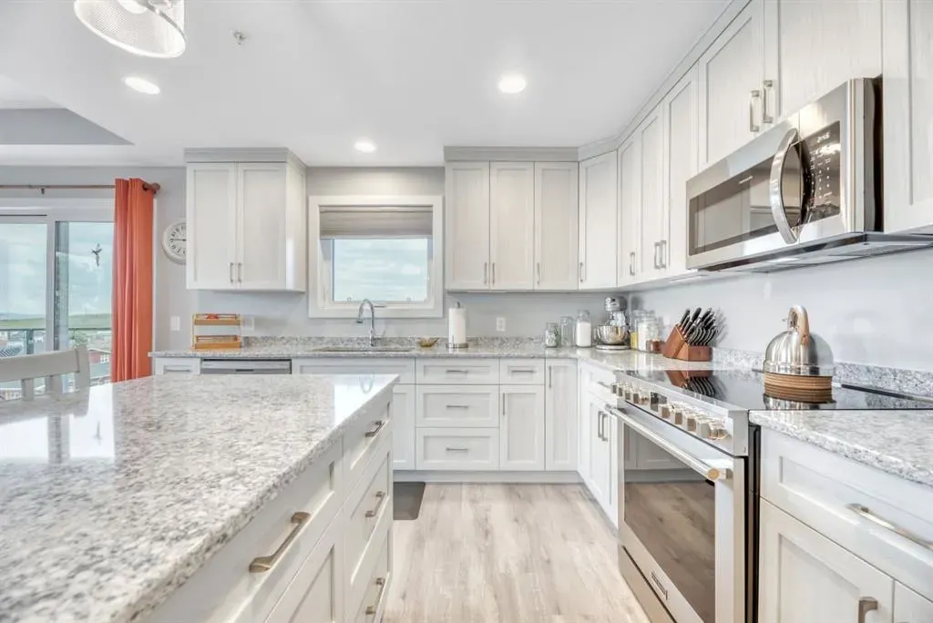 404 1 Avenue SE #407