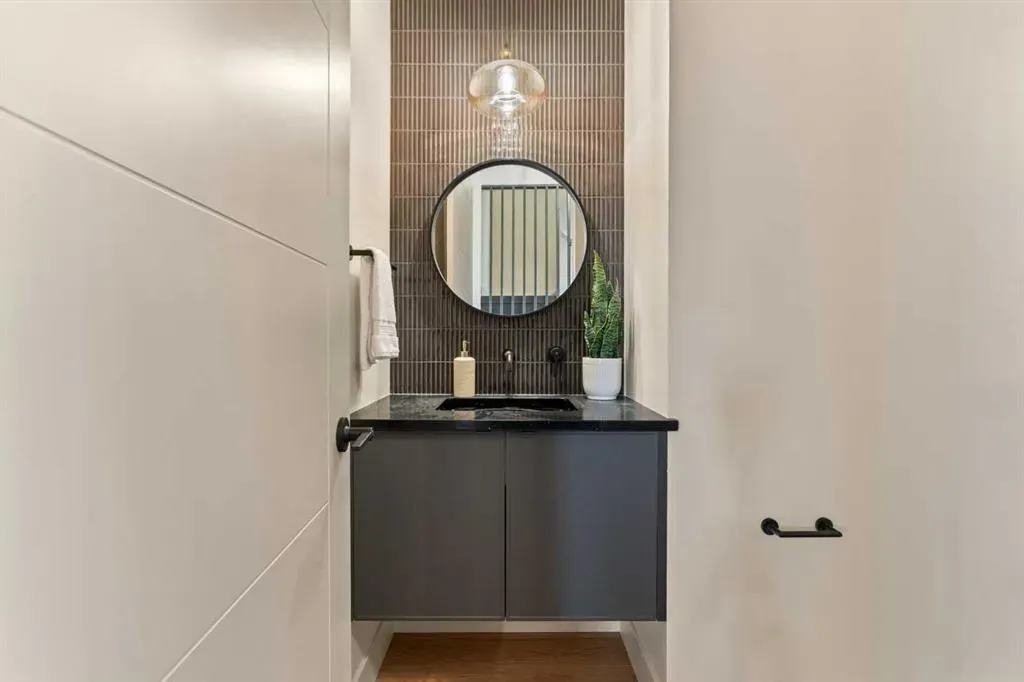 4 Westmount Point