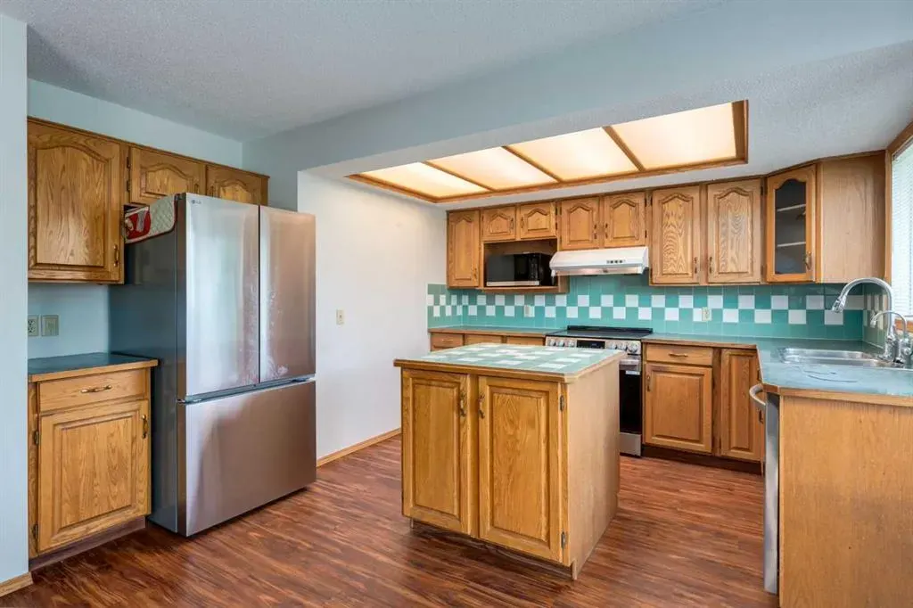 183 Edgevalley Circle NW