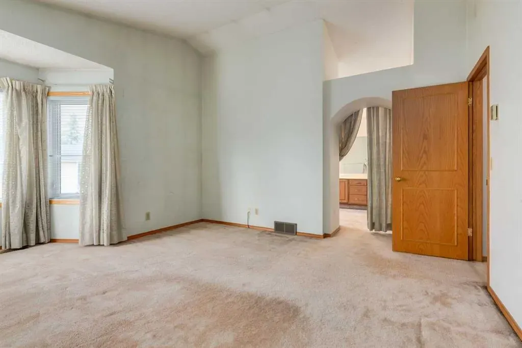 183 Edgevalley Circle NW