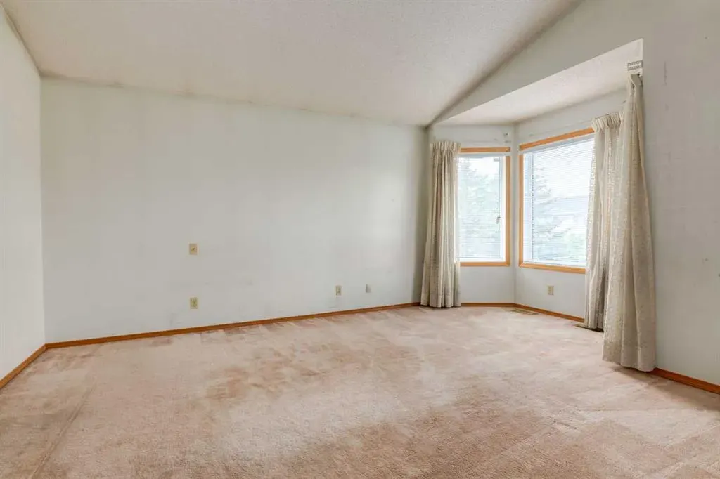 183 Edgevalley Circle NW