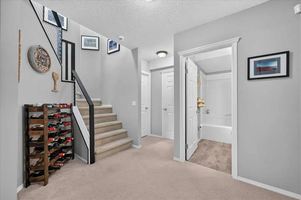 212 Cresthaven Place SW
