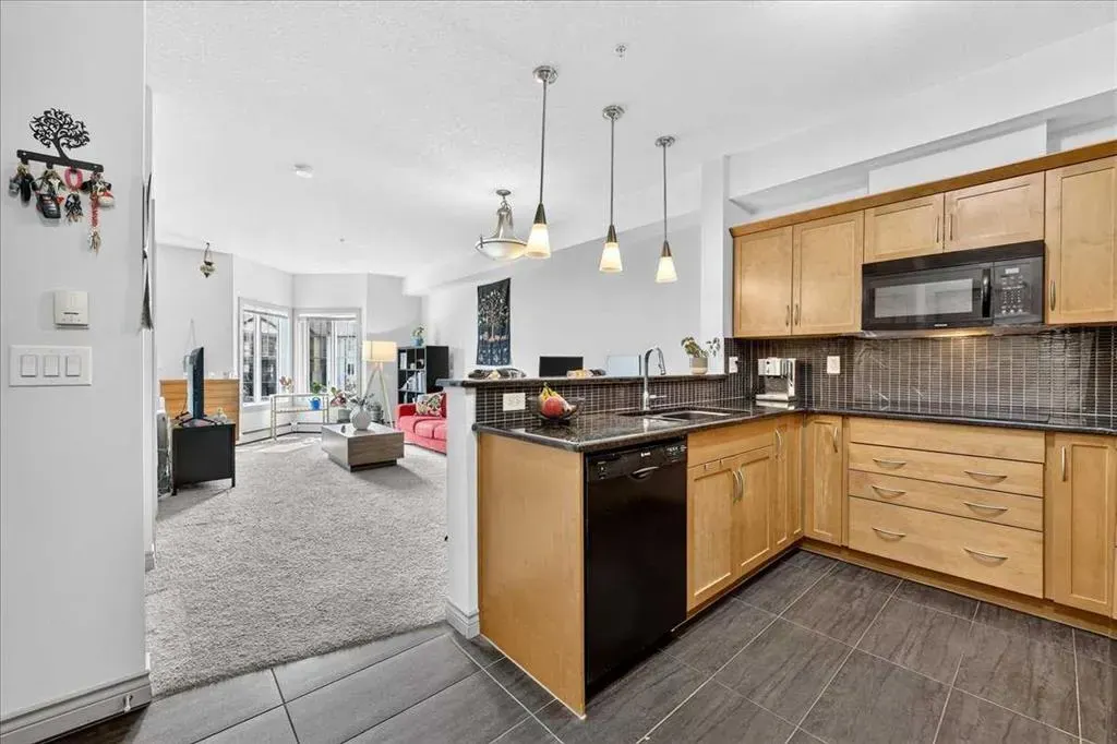 70 Royal Oak Plaza NW #303
