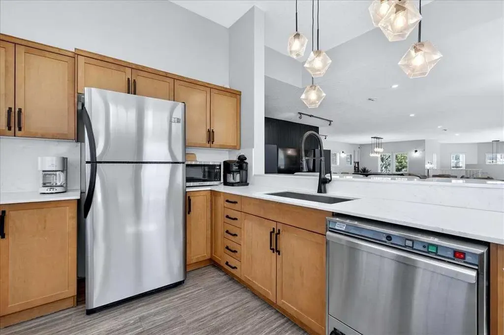 70 Royal Oak Plaza NW #303