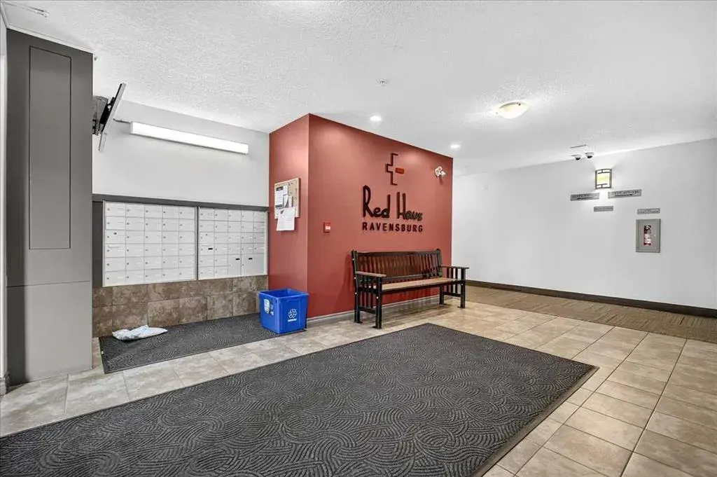 70 Royal Oak Plaza NW #303