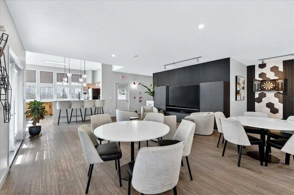 70 Royal Oak Plaza NW #303