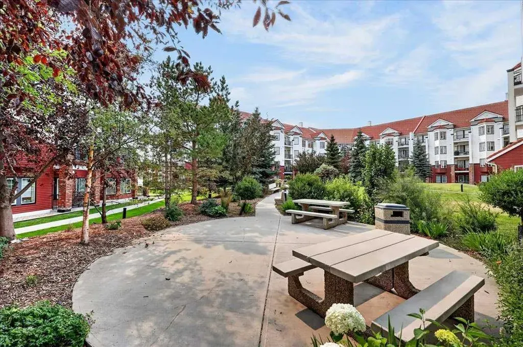 70 Royal Oak Plaza NW #303