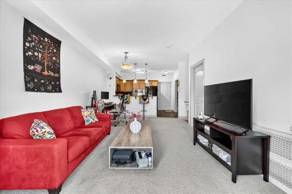 70 Royal Oak Plaza NW #303