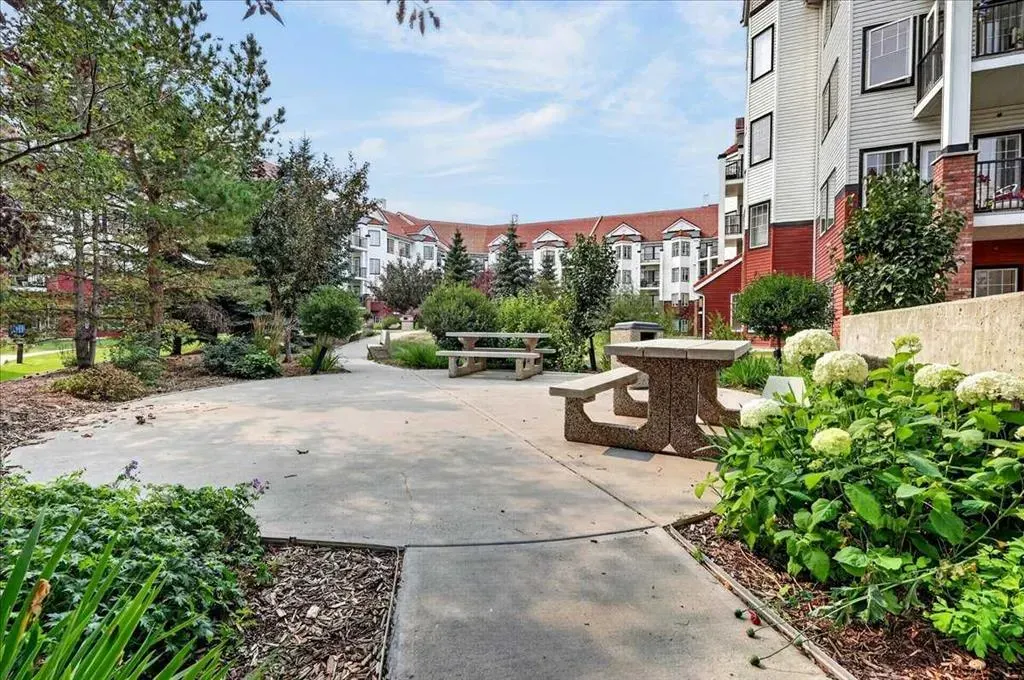 70 Royal Oak Plaza NW #303