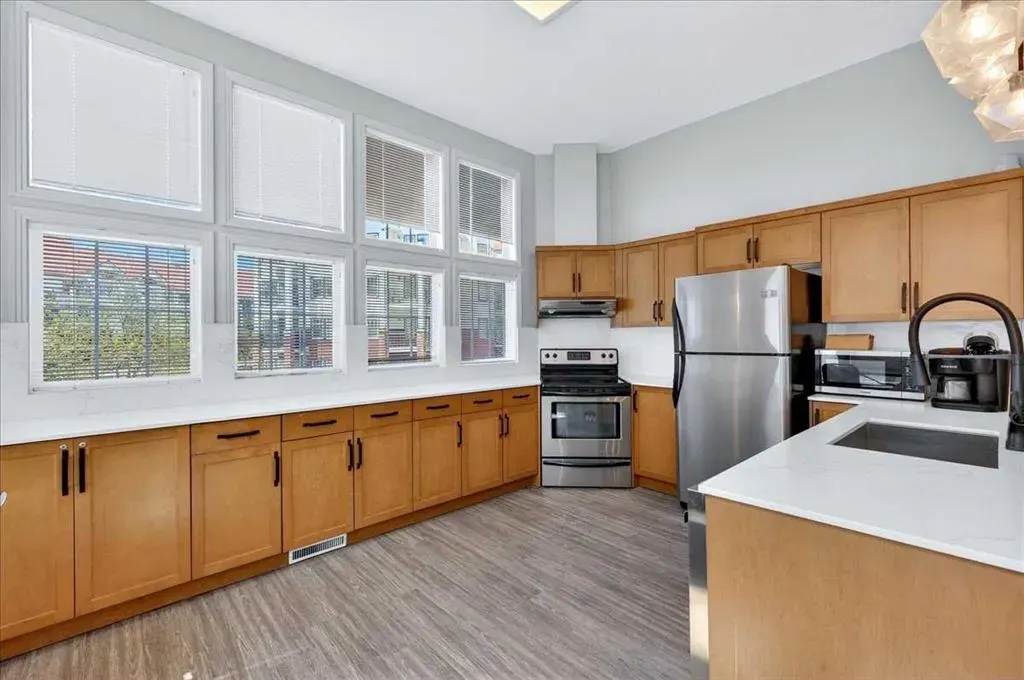 70 Royal Oak Plaza NW #303
