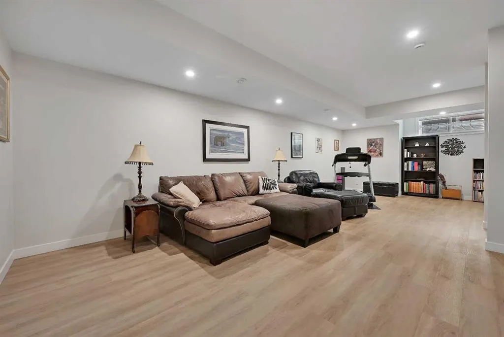 858 Harmony Parade
