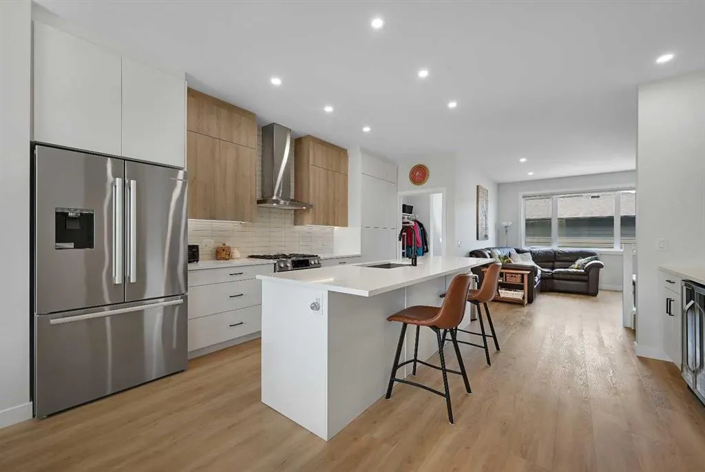 858 Harmony Parade