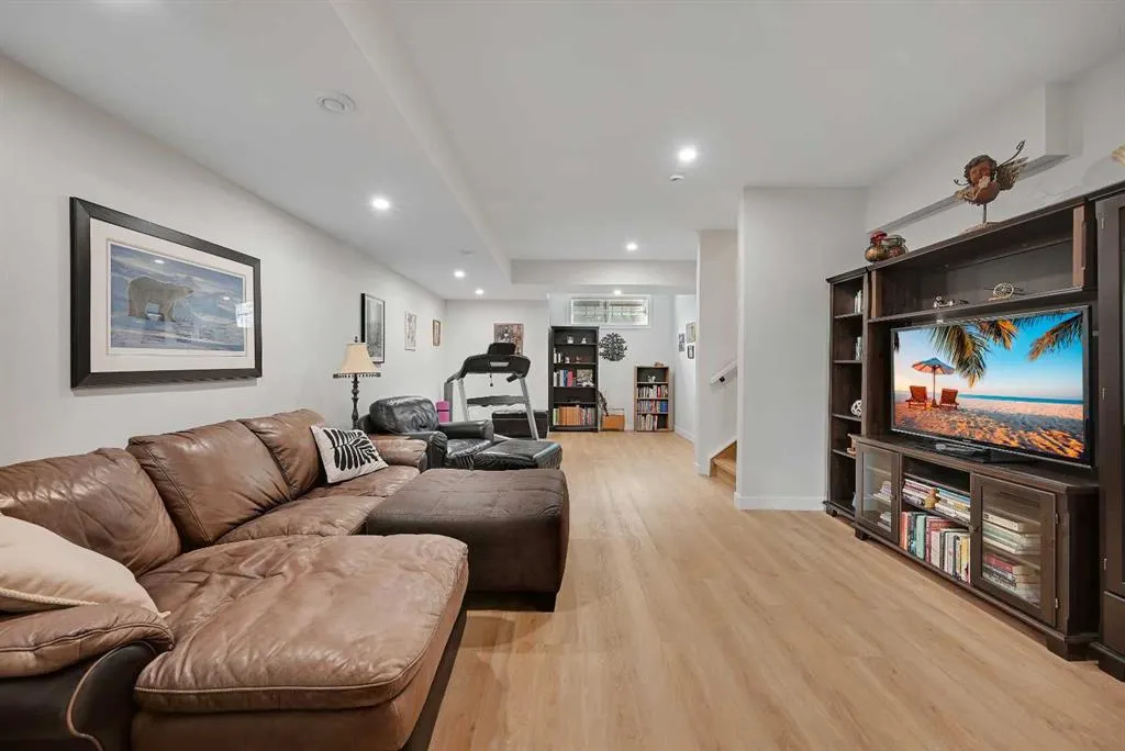 858 Harmony Parade