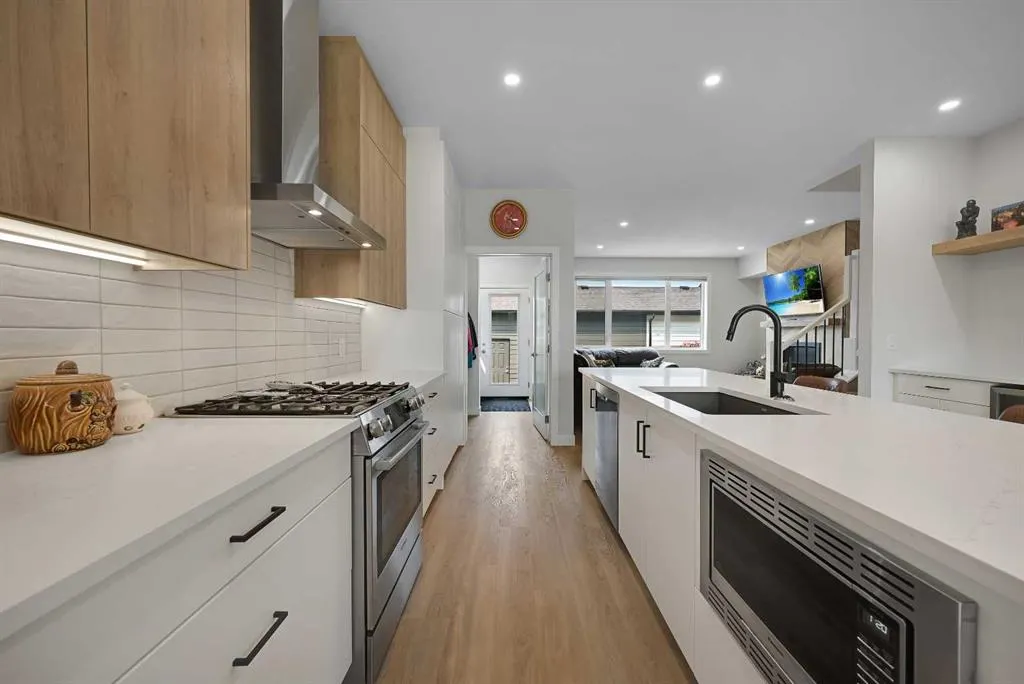 858 Harmony Parade