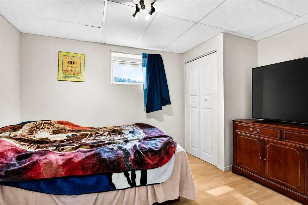 53 Queen Isabella Close SE
