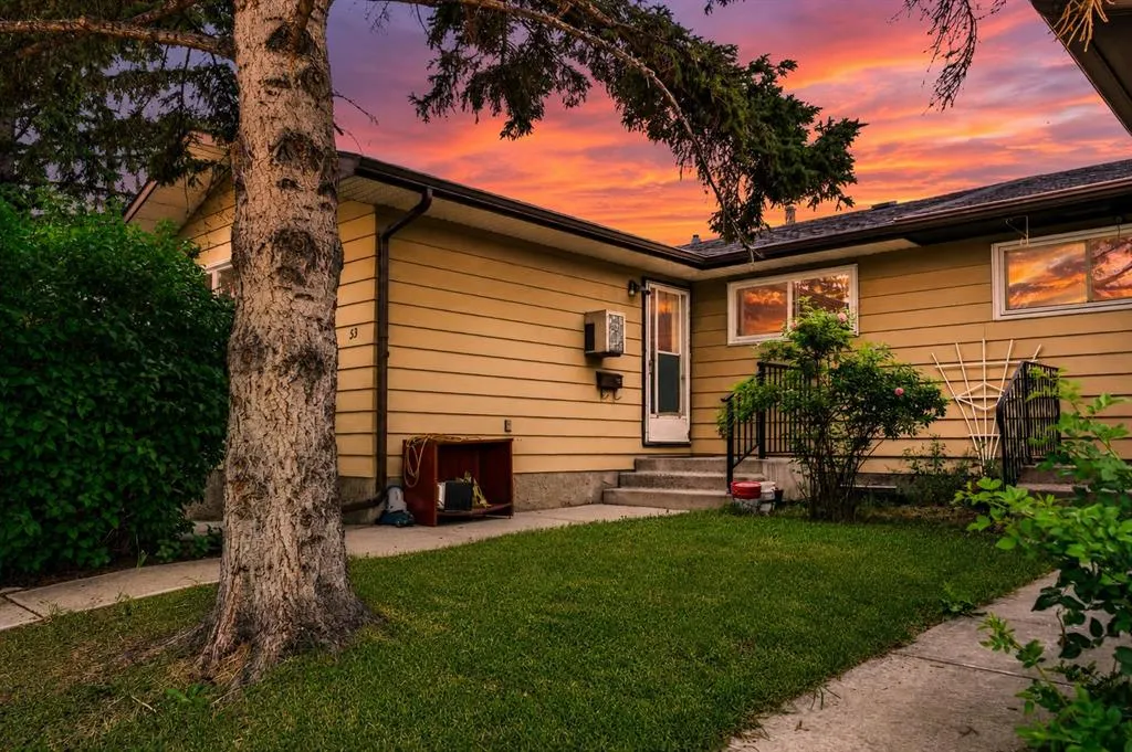 53 Queen Isabella Close SE