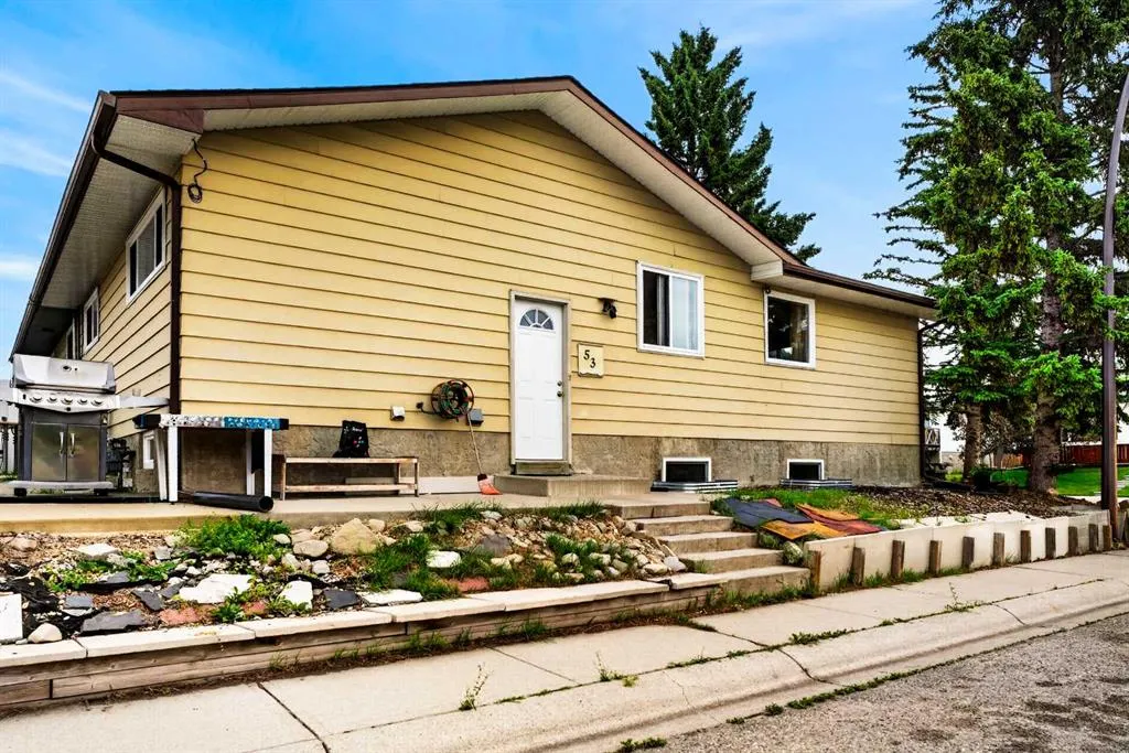 53 Queen Isabella Close SE