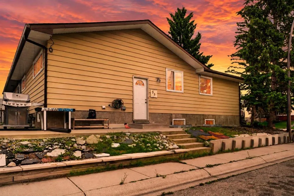 53 Queen Isabella Close SE