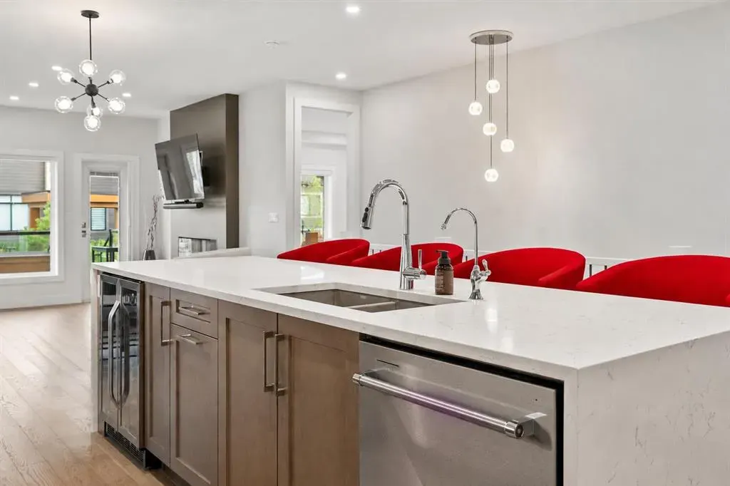 220 Marina Cove SE