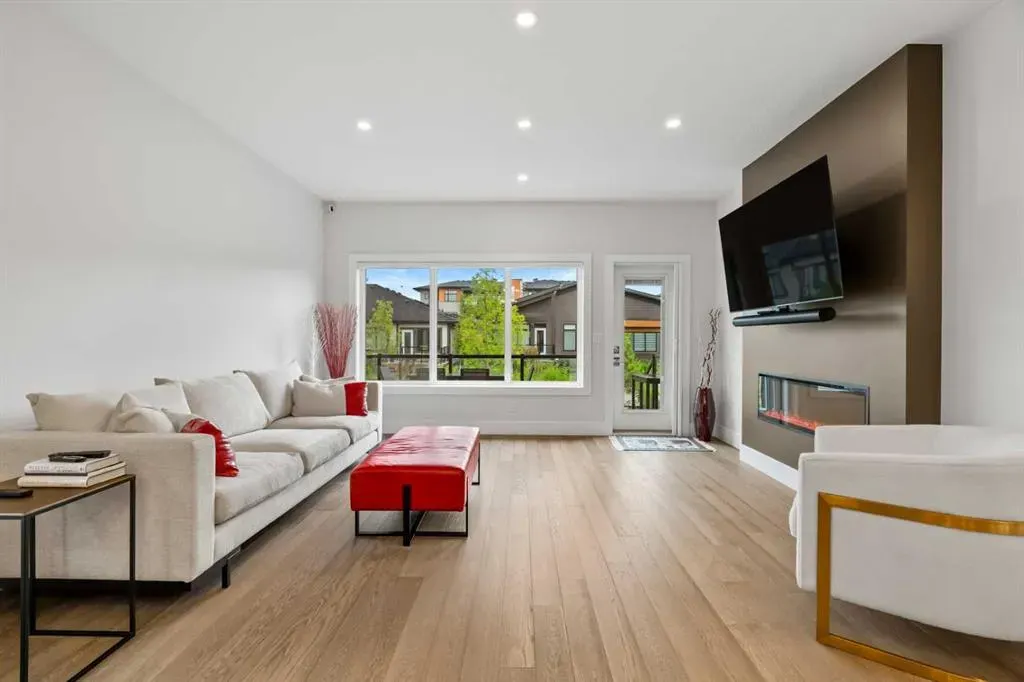 220 Marina Cove SE
