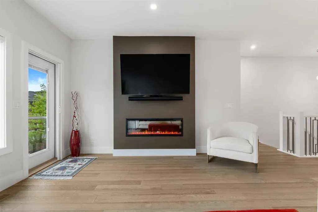 220 Marina Cove SE