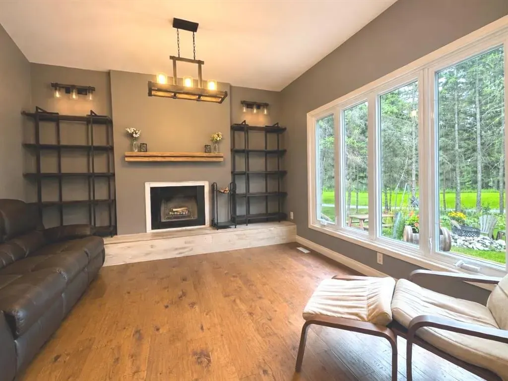 94 Redwood Meadows Drive