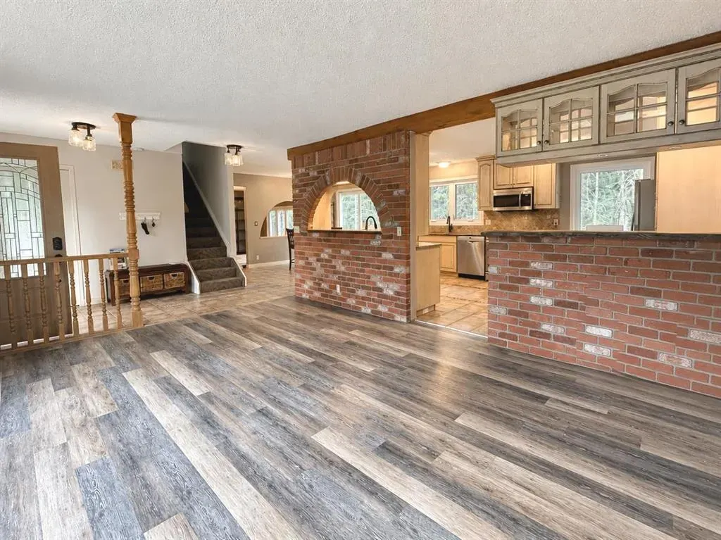 94 Redwood Meadows Drive