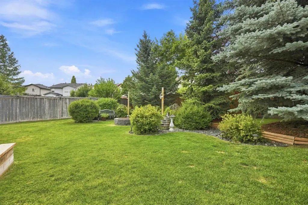 32 Tuscany Ravine Crescent NW