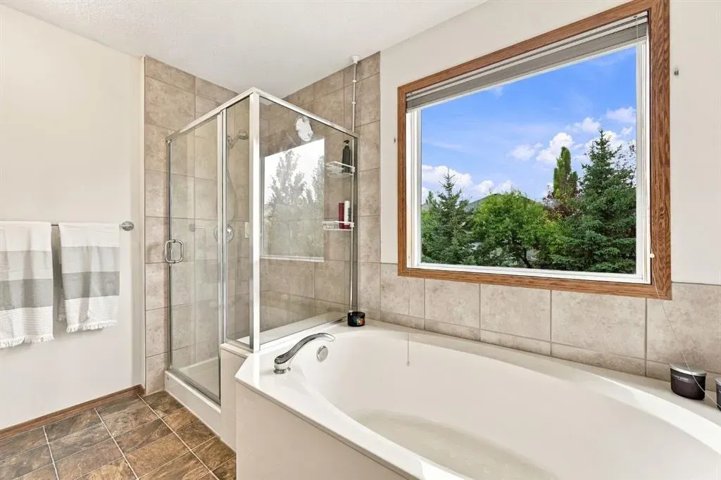 32 Tuscany Ravine Crescent NW