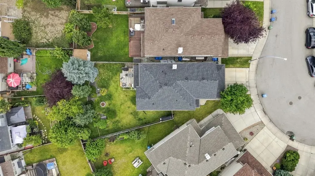 32 Tuscany Ravine Crescent NW