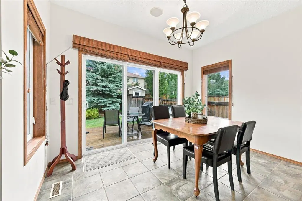 32 Tuscany Ravine Crescent NW