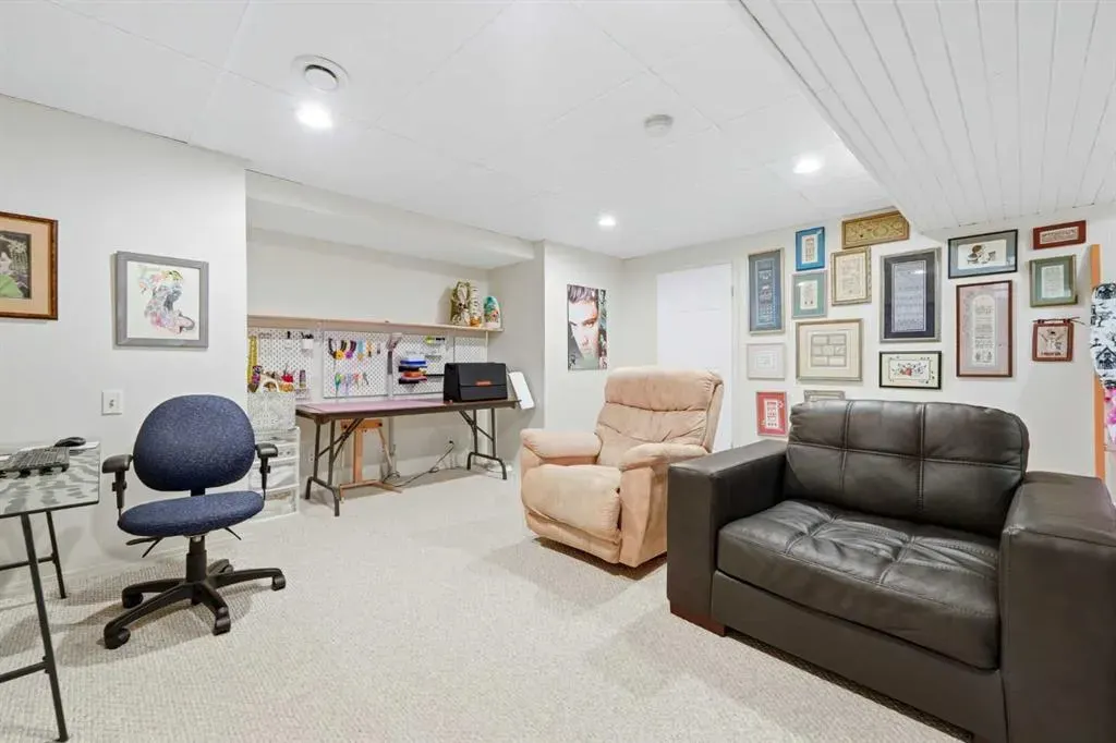 72 Arbour Crest Road NW