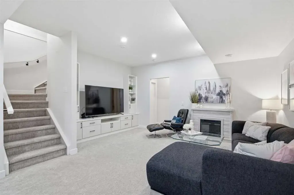 1062 Harmony Parade