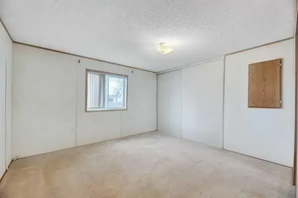 863 Brentwood Crescent