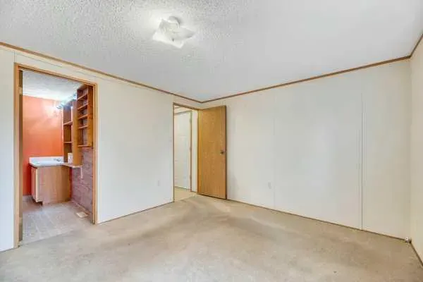 863 Brentwood Crescent