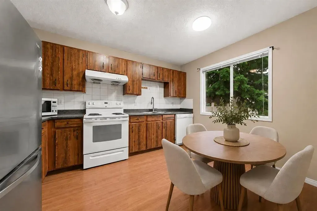 70 Edgeburn Crescent