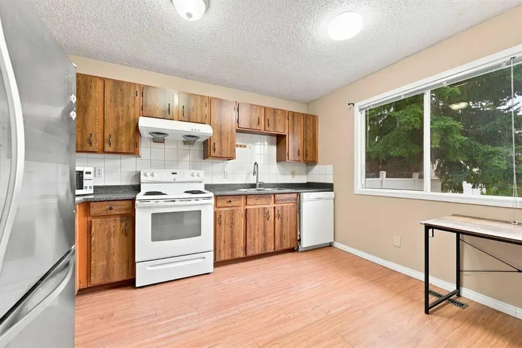 70 Edgeburn Crescent