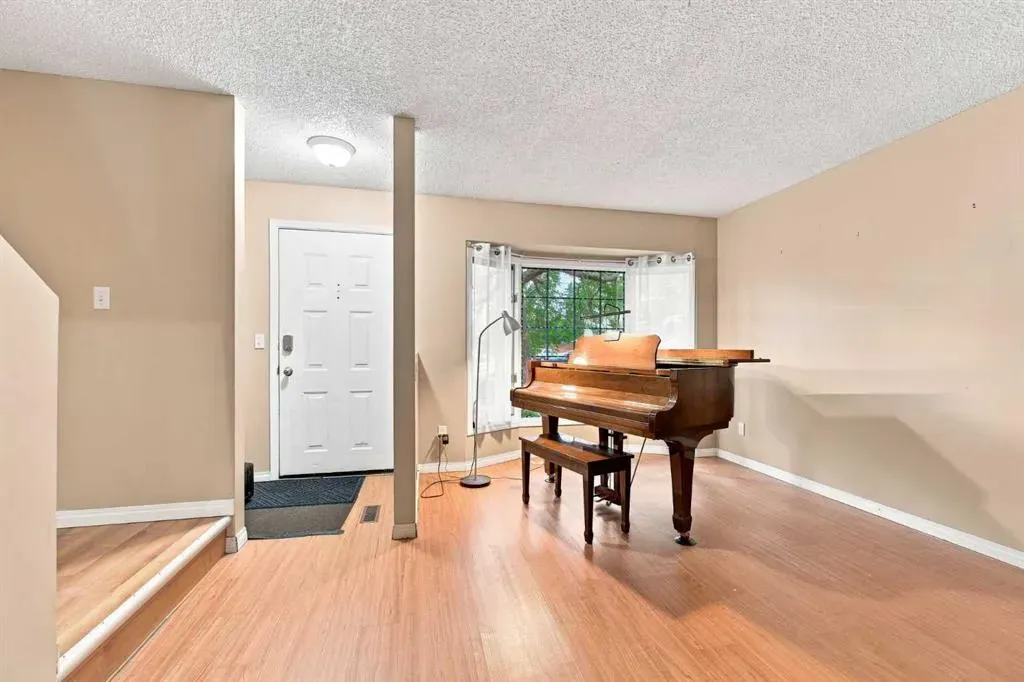 70 Edgeburn Crescent