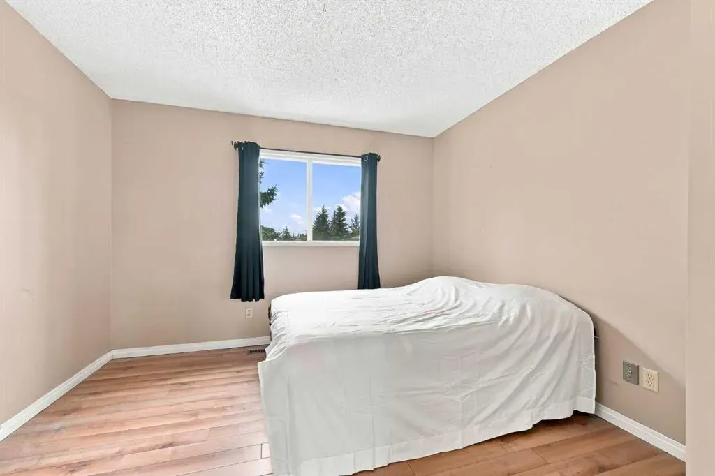 70 Edgeburn Crescent