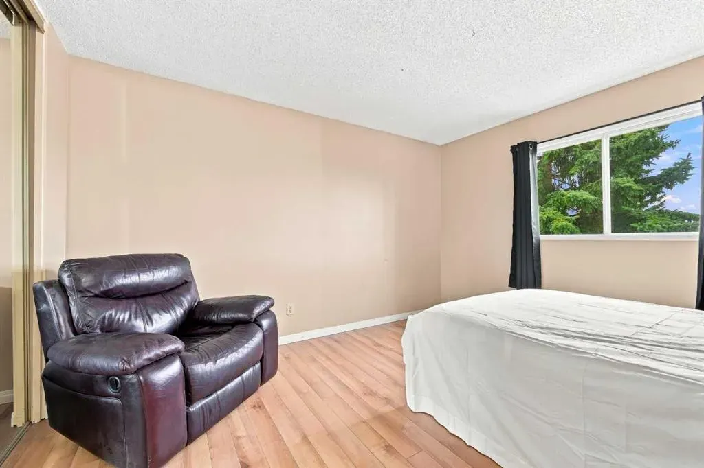 70 Edgeburn Crescent