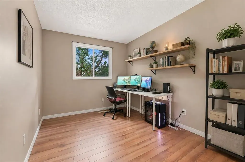 70 Edgeburn Crescent