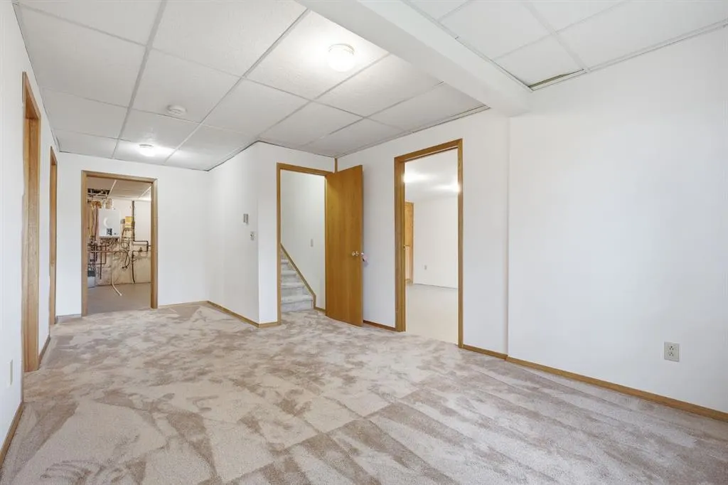 37 Edgeview Road NW